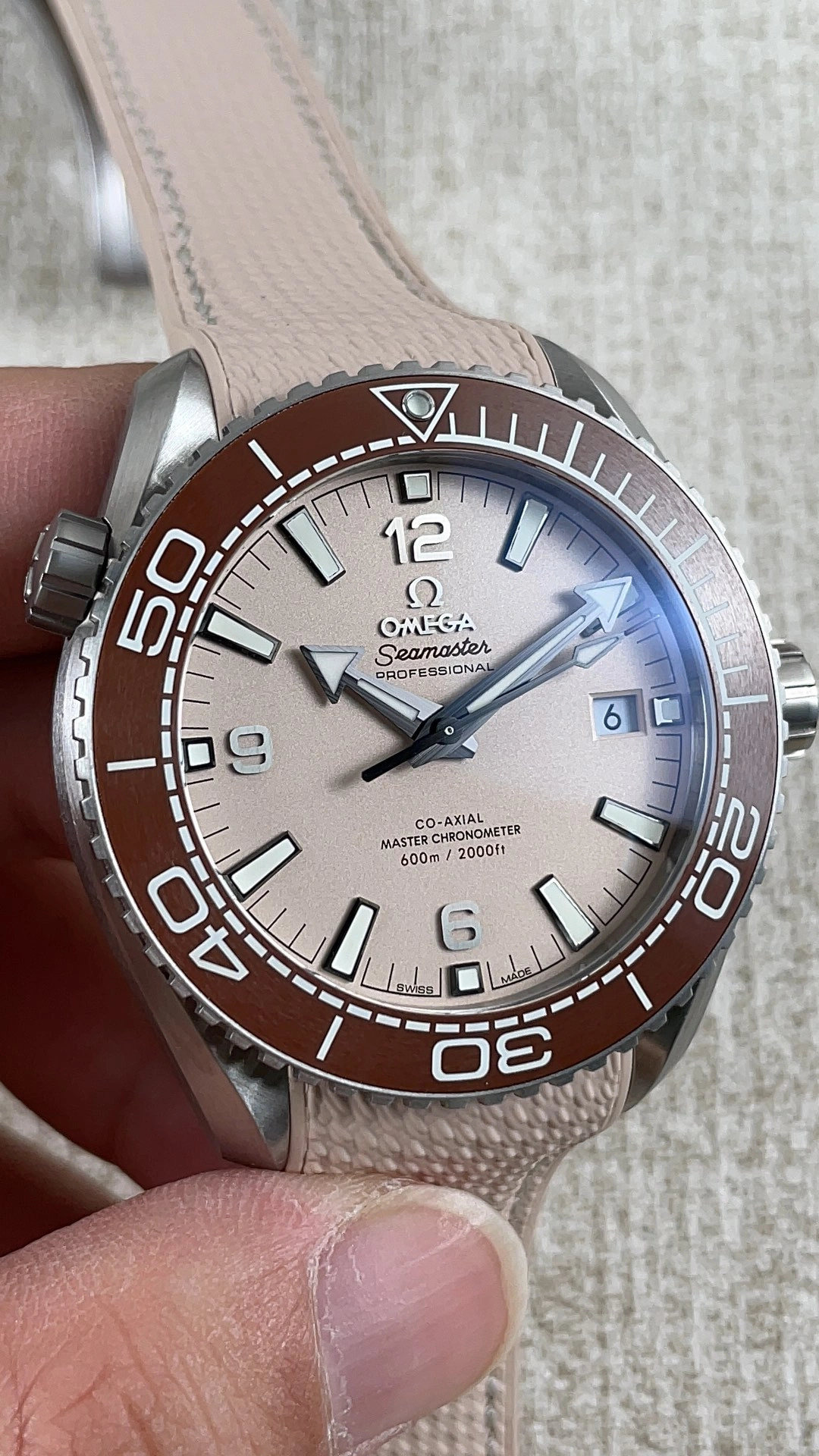 Upgraded CBD Factory Omega Seamaster Planet Ocean 600M 43.5mm Beige Dial Brown Bezel (215.32.44.21.09.001) 1:1 Super Clone – DD8900 Movement 290